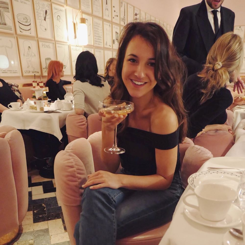 Meet your Posher, Antonia